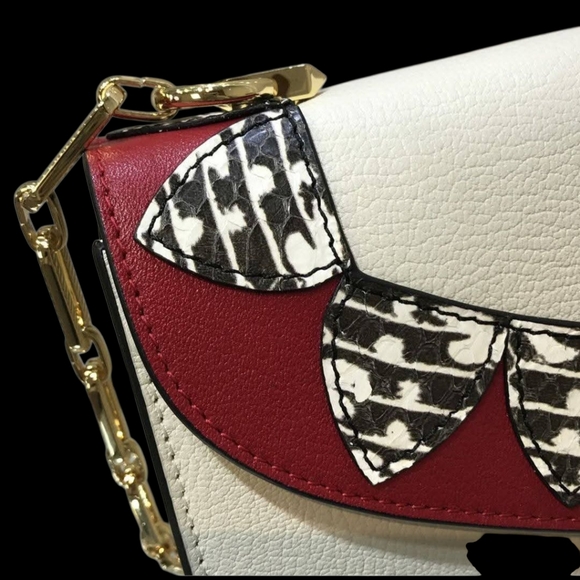 Gucci Limited Edition Fox Pearl Broche Goatskin Leather Flap Bag - Picture 14 of 16